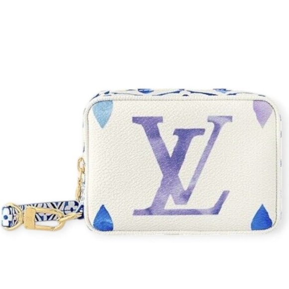 ⭐️Pending Sale⭐️NIB Giftable Louis Vuitton By The Pool Wapity Bag - Picture 3 of 7